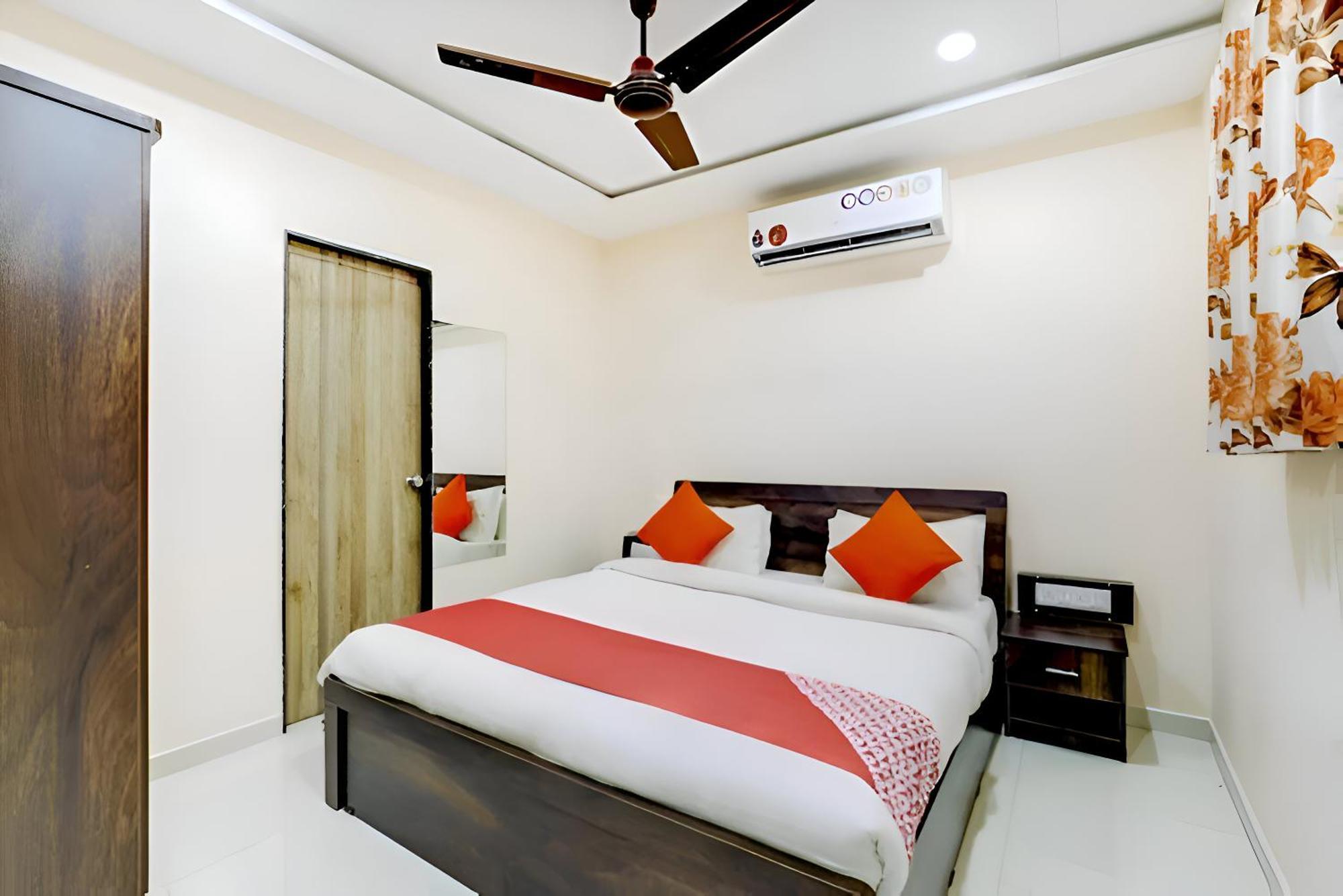 Hotel Blue Leaf Rajkot Esterno foto