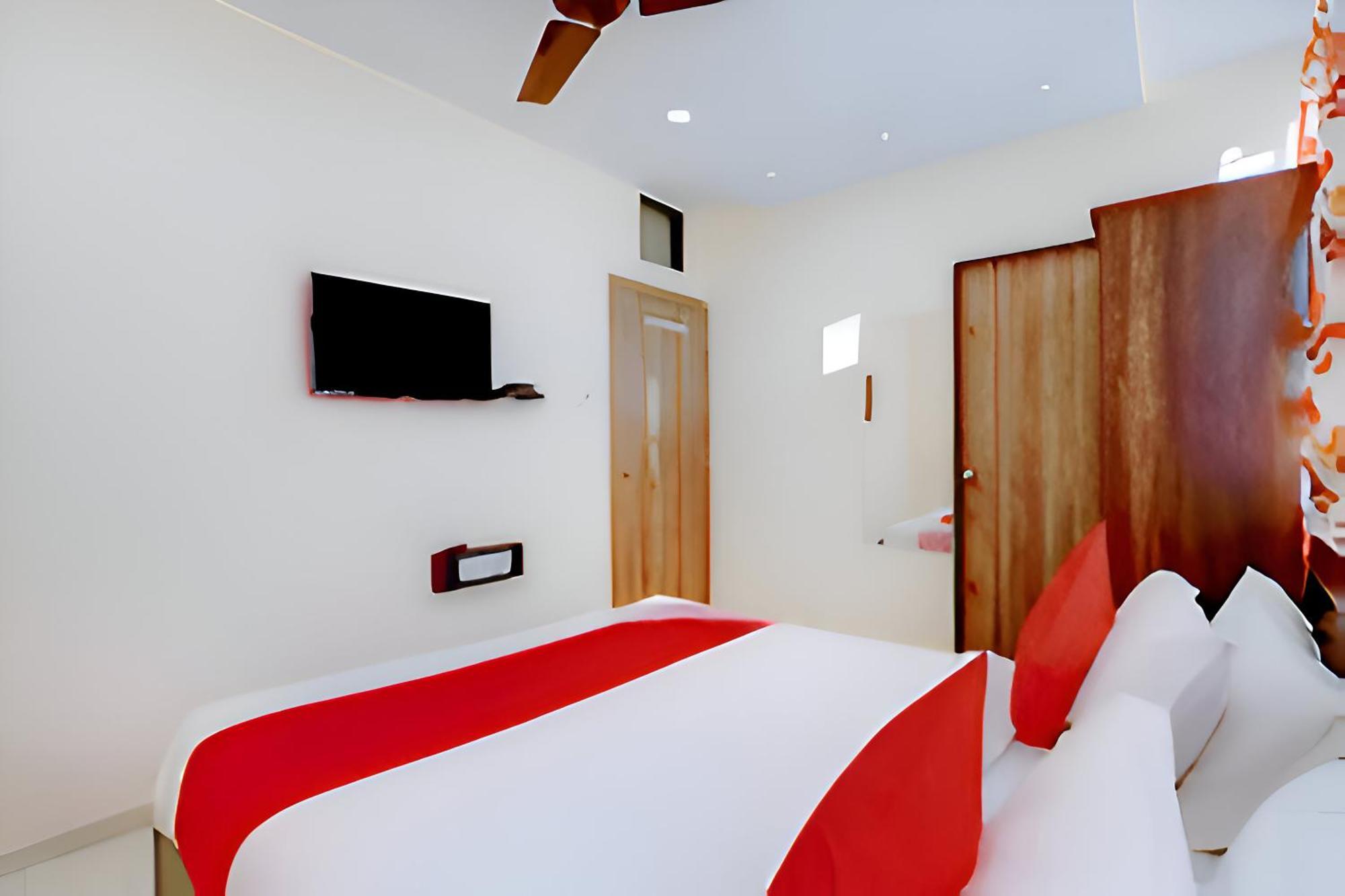 Hotel Blue Leaf Rajkot Esterno foto